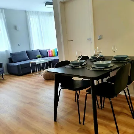 Dinda Apartman 1 *