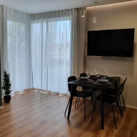 Apartamento Dinda Apartman 1 *